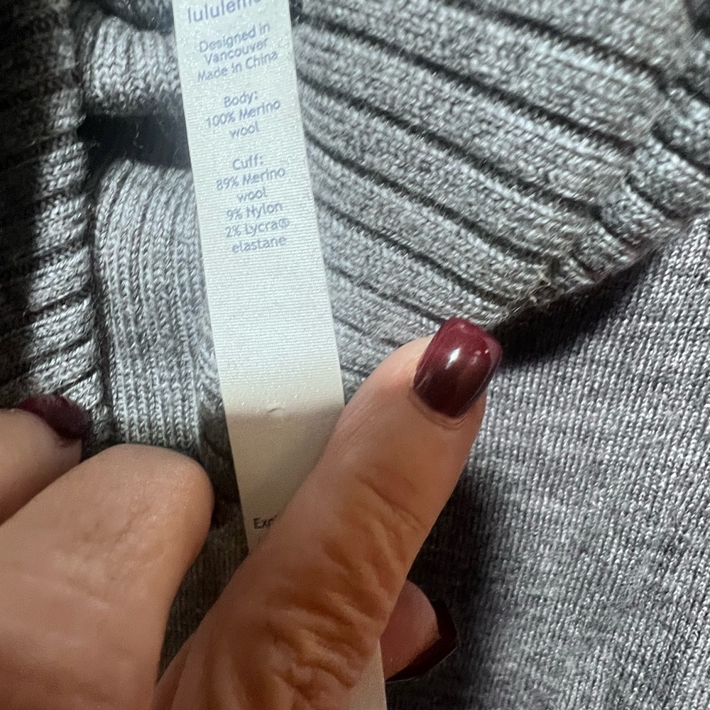 Lululemon Merino Wool Cowl Neck Sweater Size 6 Gray Kangaroo Pocket - Picture 6 of 7